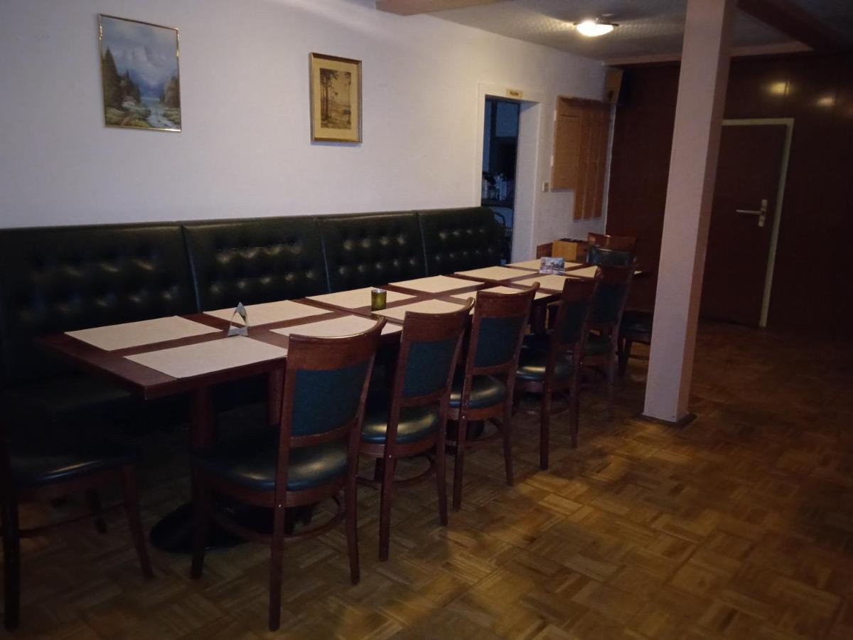 Hotel & Restaurant Zum Adlersberg Schleusingen Buitenkant foto