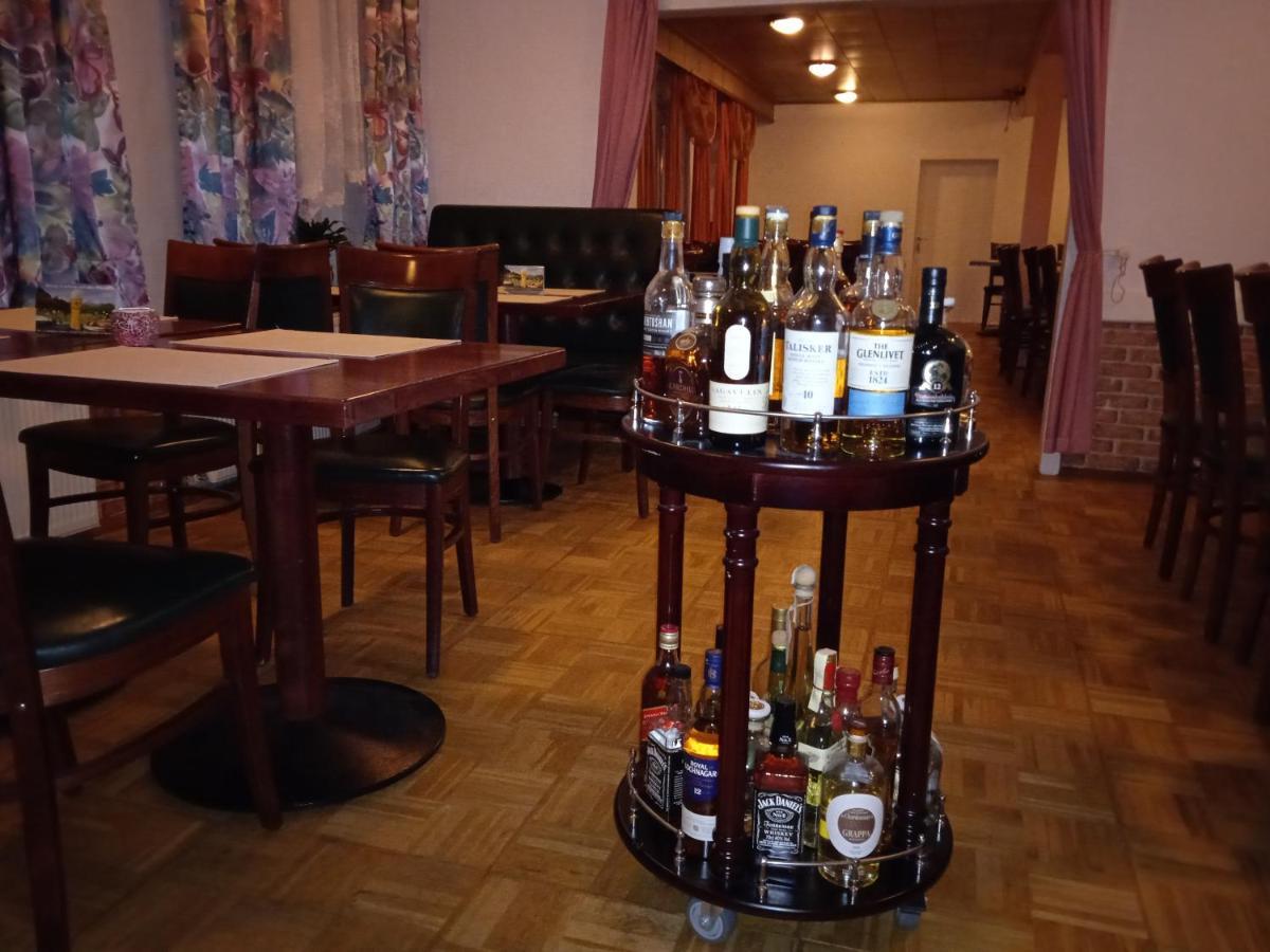 Hotel & Restaurant Zum Adlersberg Schleusingen Buitenkant foto