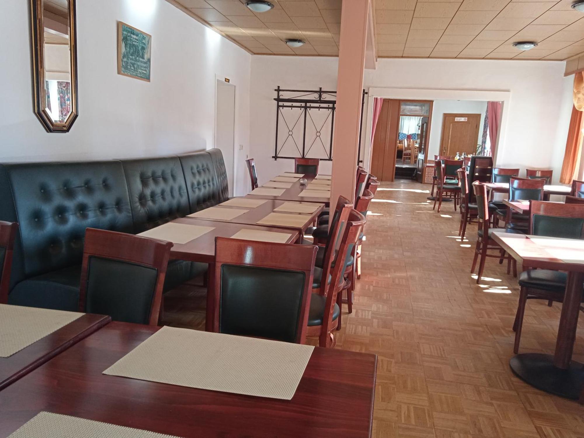 Hotel & Restaurant Zum Adlersberg Schleusingen Buitenkant foto