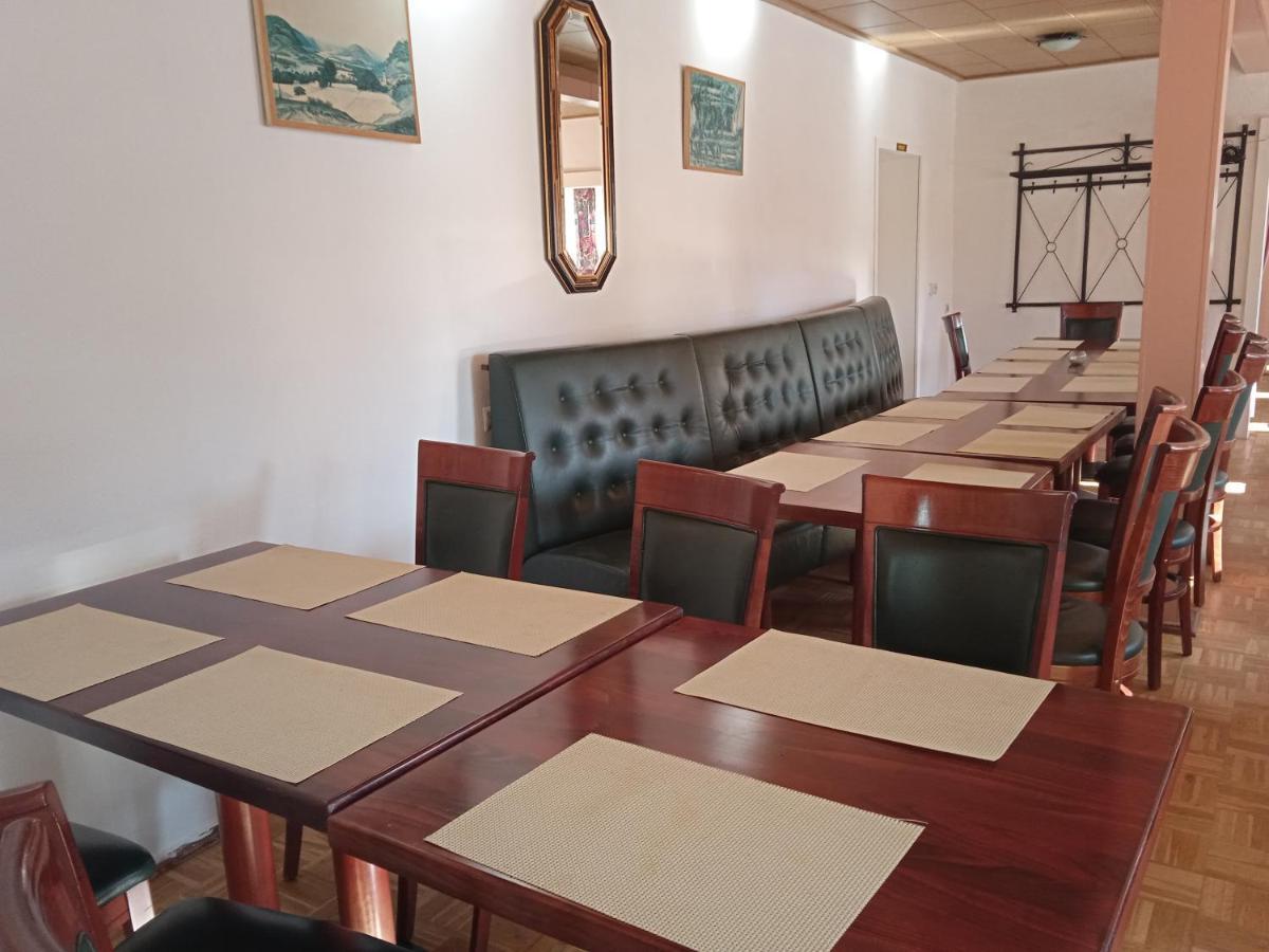 Hotel & Restaurant Zum Adlersberg Schleusingen Buitenkant foto